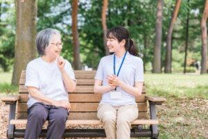 【高齢の親と話すのが面倒くさい!】話が通じない高齢の親にイライラしないための対策と高齢者との会話の壁(原因)を解説！